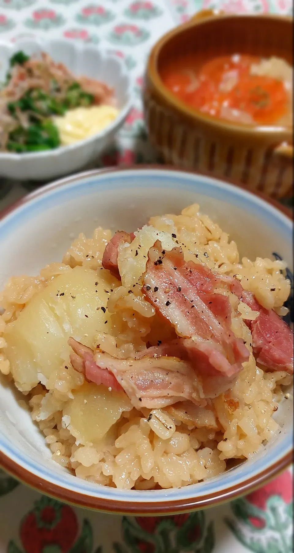 じゃがバタベーコンの炊き込みご飯
トマトと白菜の塩麹スープ
菜の花のおかかマヨ醤油|きつねさん