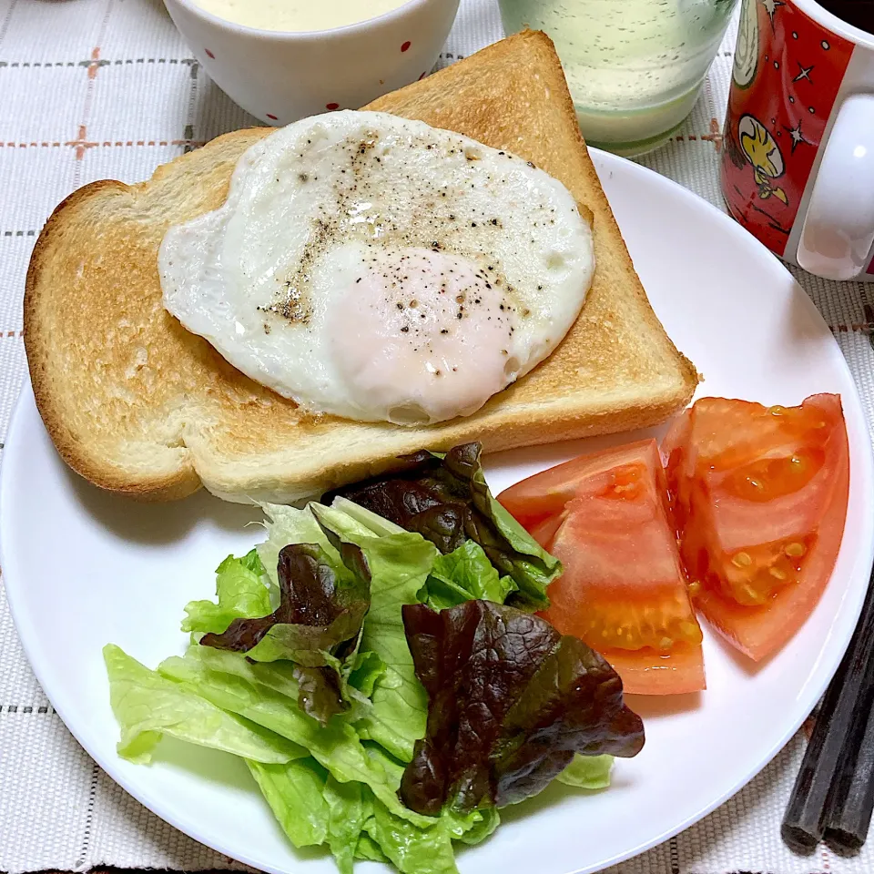 目玉焼き🍳トースト|akkoさん