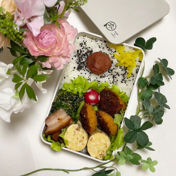 1/24❤︎主人のお弁当🌱

＊ チーズチキンカツ
＊ 桜海老と豆腐たまご焼き
＊ 炙り焼き豚|Makinsさん