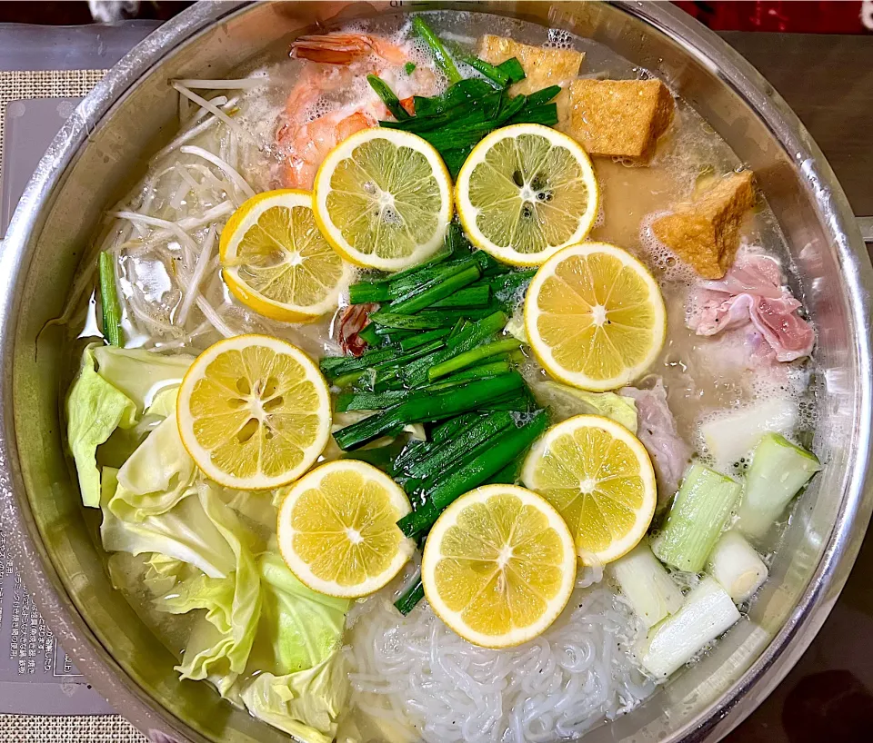 免疫力アップニンニク生姜塩レモンちゃんこ鍋🍲|noeさん