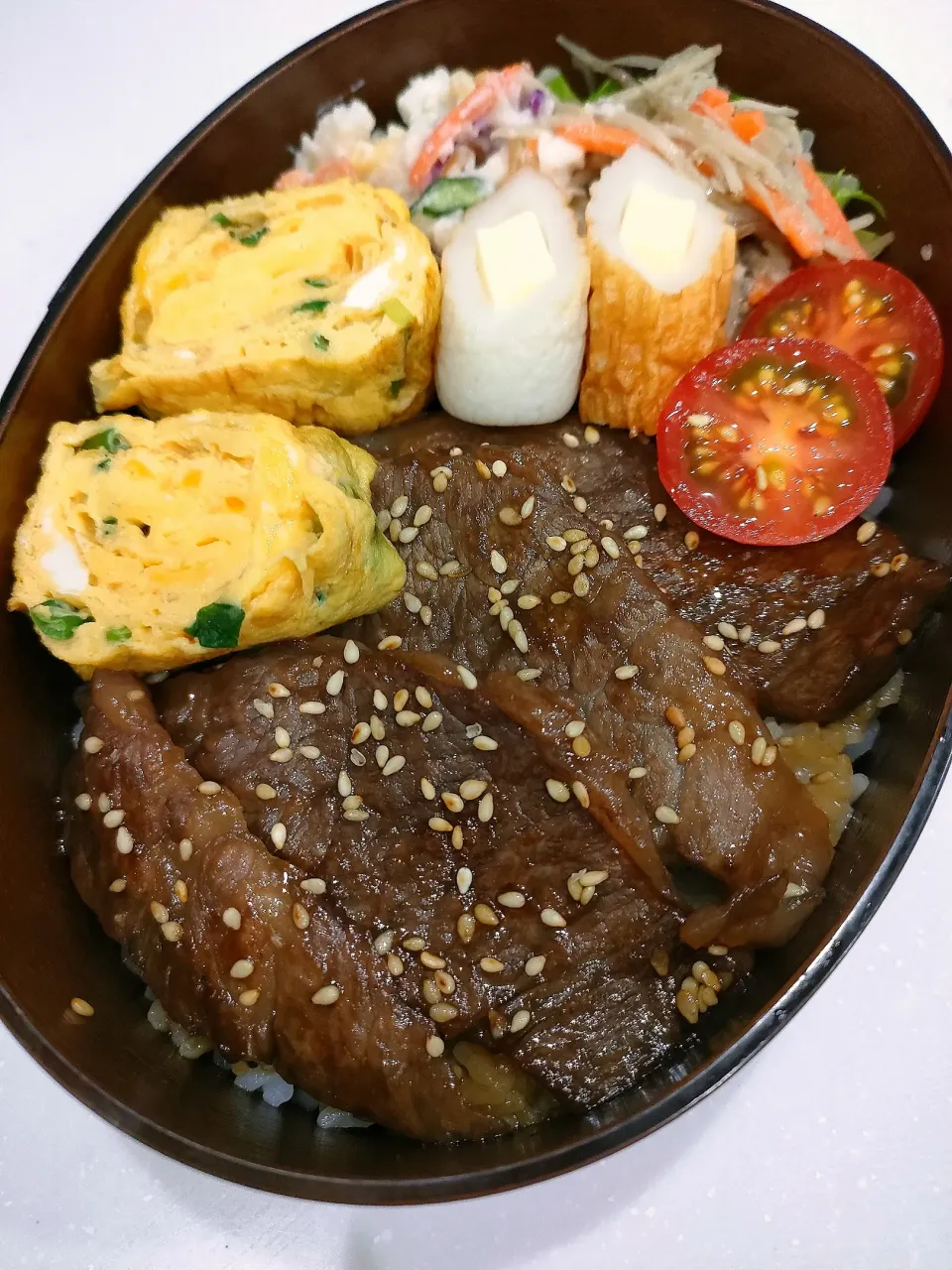 Snapdishの料理写真:牛カルビ焼肉弁当|ルルさん