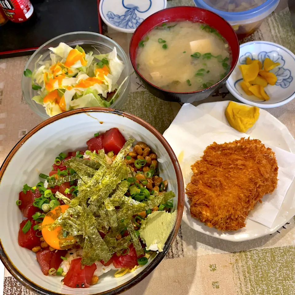 Snapdishの料理写真:納豆鉄火丼 ヒレカツ1枚セット|T. Wonderさん