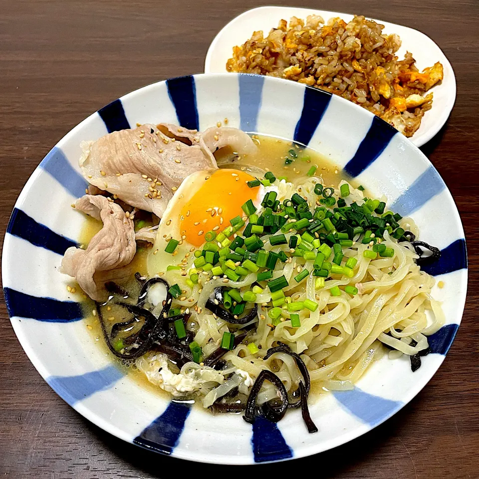 Snapdishの料理写真:鶏白湯焼きラーメン&半チャーハンのセット|dashi menjiroさん