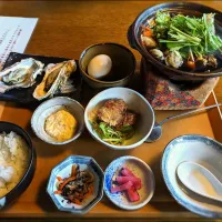 Snapdishの料理写真:牡蠣のすき焼き定食

カキフライと焼き牡蠣つき✌|なーさん