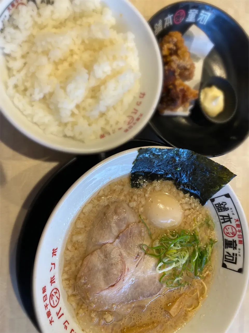 Snapdishの料理写真:【河童ラーメン本舗】河童ラーメン[濃いめ]/唐揚げセット(ご飯大)|びきたろうさん