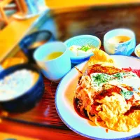 Snapdishの料理写真:オムソバ定食|ぱつおさん