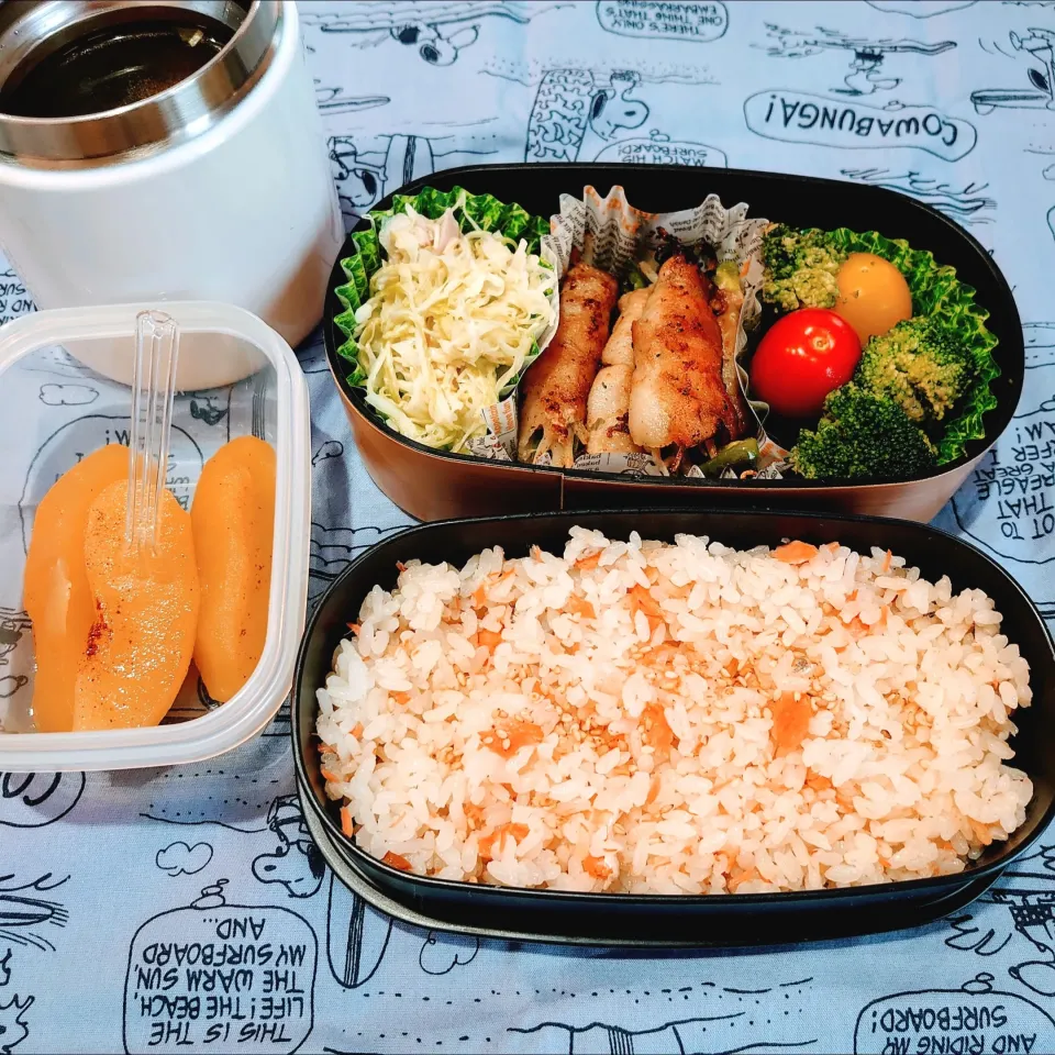 Snapdishの料理写真:鮭ごはんと豚バラ野菜巻き弁当🍱|あっきさん