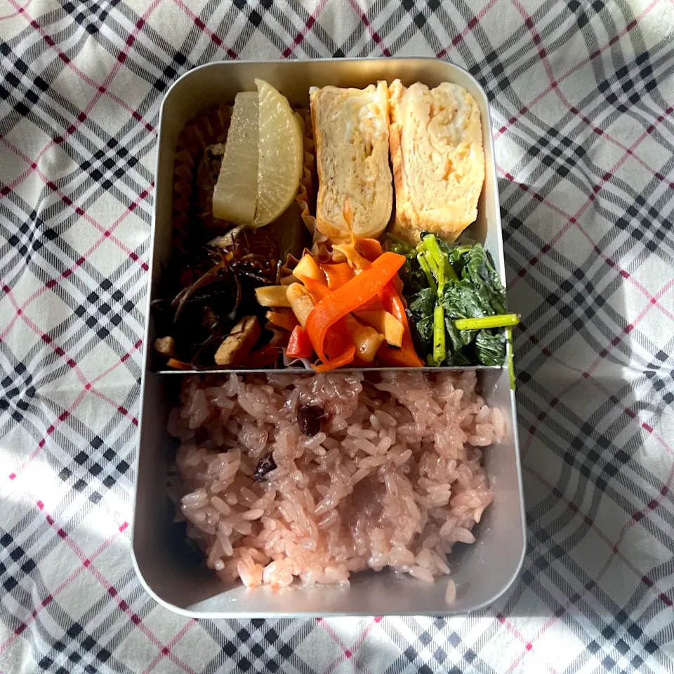 2024/01/25
赤飯🫘
鰯と大根のぴり辛煮
ひじき煮
モロヘイヤ🥬の胡麻和え
卵焼き
にんじん🥕とちくわのきんぴら|aichanさん