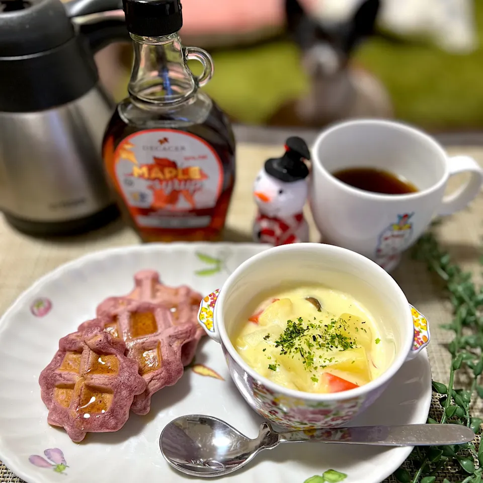 アルモンデシチュー&紫芋ワッフルで朝ごはん🍽️|noeさん