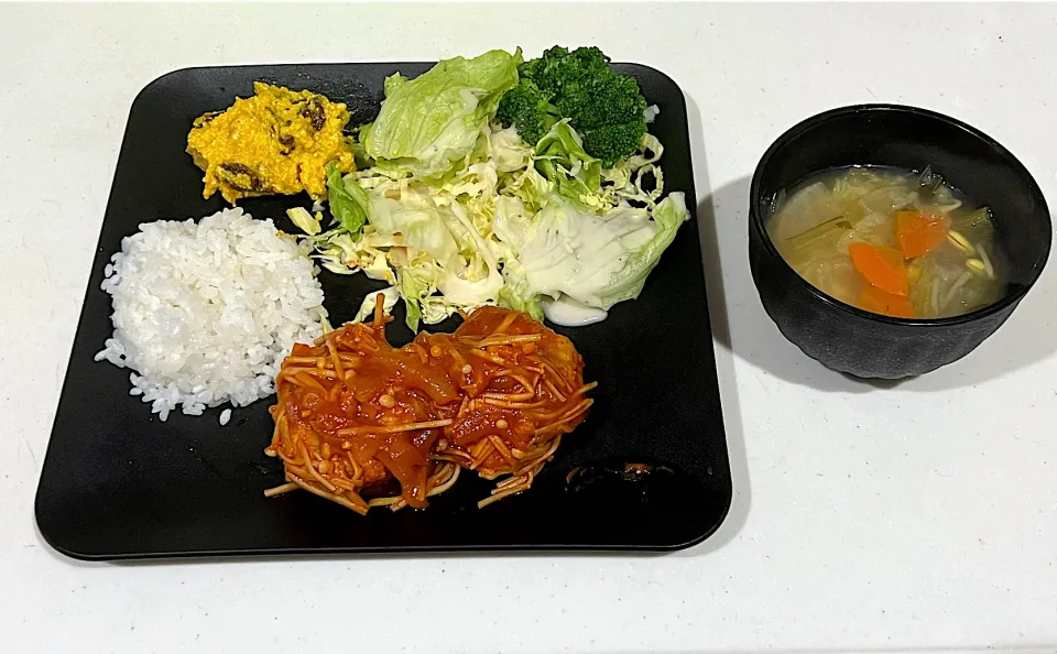 Snapdishの料理写真:2024.1.25 【本日の夕食】一日分の野菜で豆腐ハンバーグのトマト煮込み|まひるさん