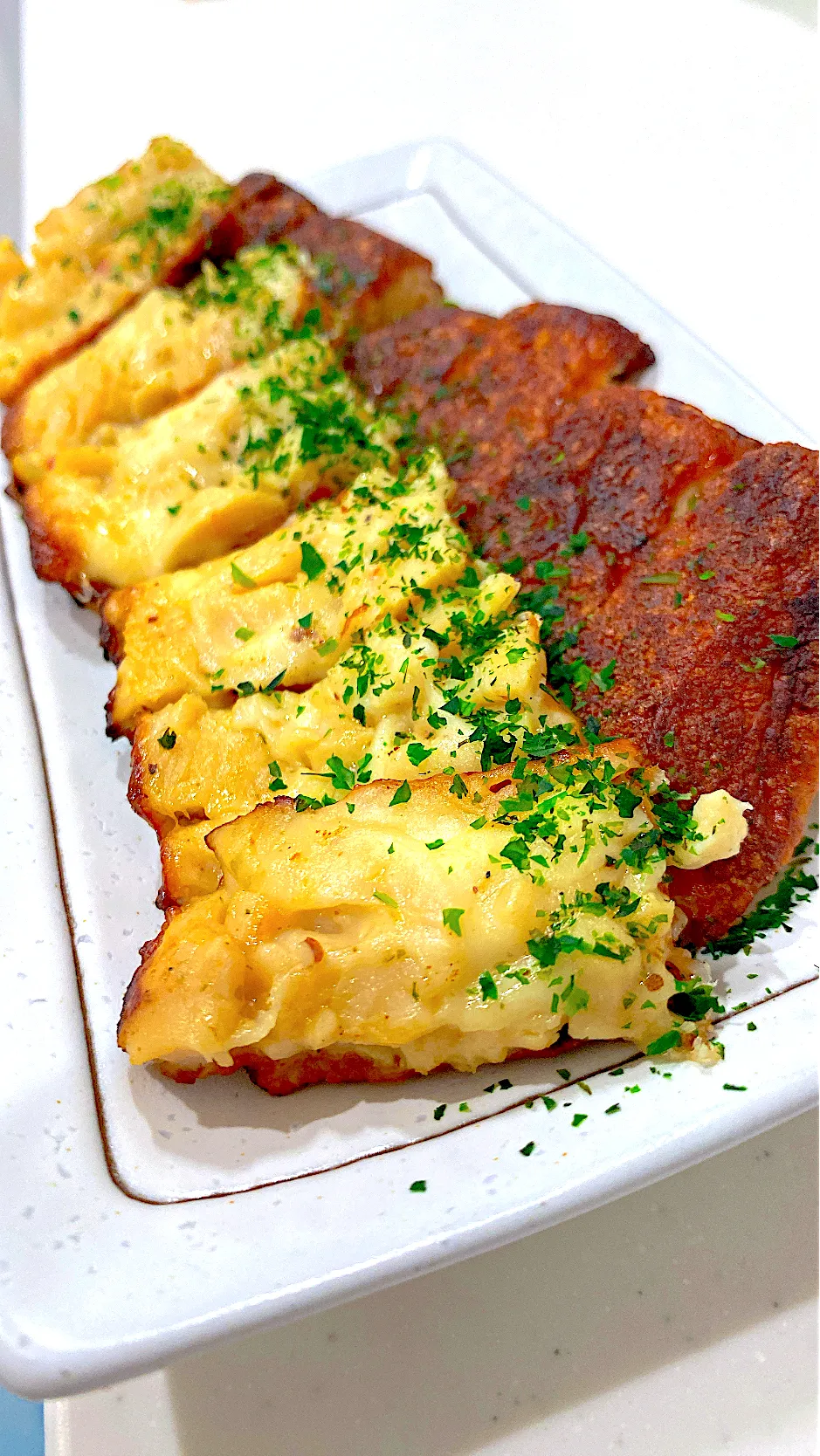 自家製サラダチキンのカリカリチーズ焼き🧀|ひとさんさん