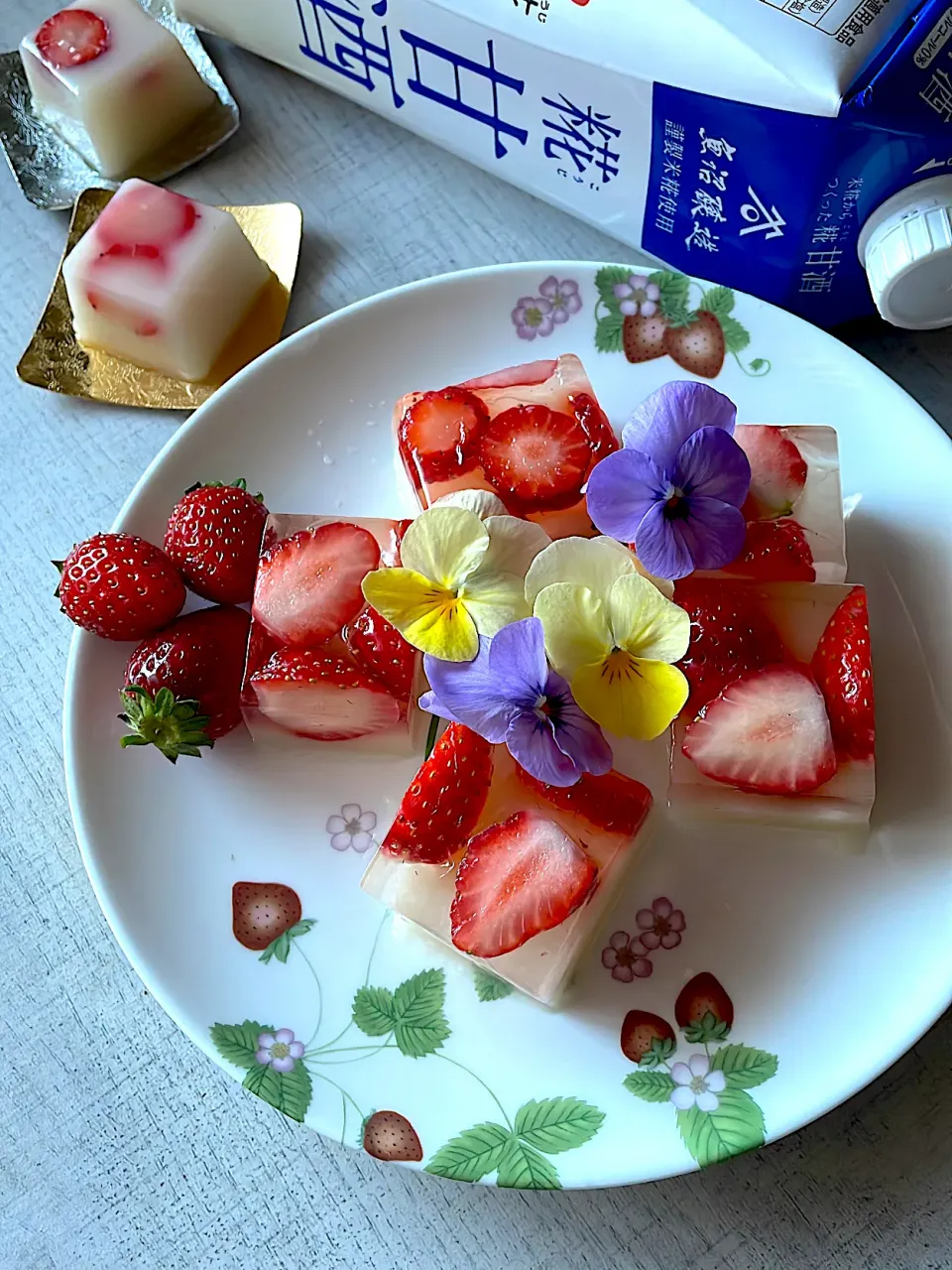 Snapdishの料理写真:🍓甘酒苺かん〜おまけ付き|とんちんさん