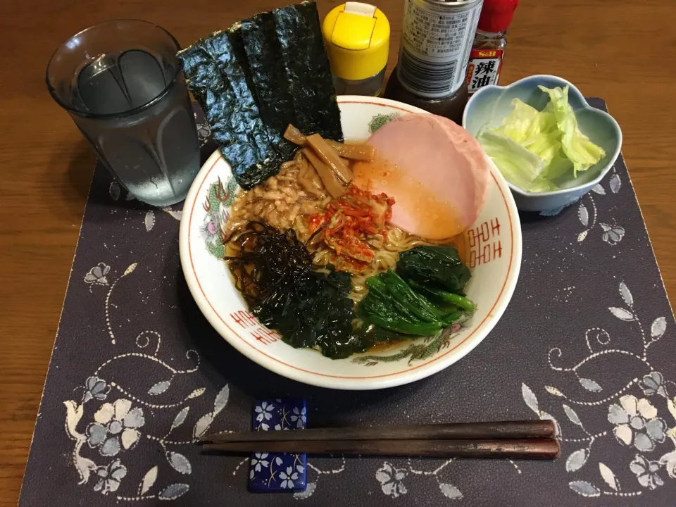 特製ラーメン、レタスサラダ、お冷(昼飯)|enarinさん