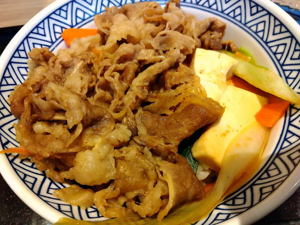 吉野家牛すき丼🥰😄☺️💕😋😆|m.rafuさん