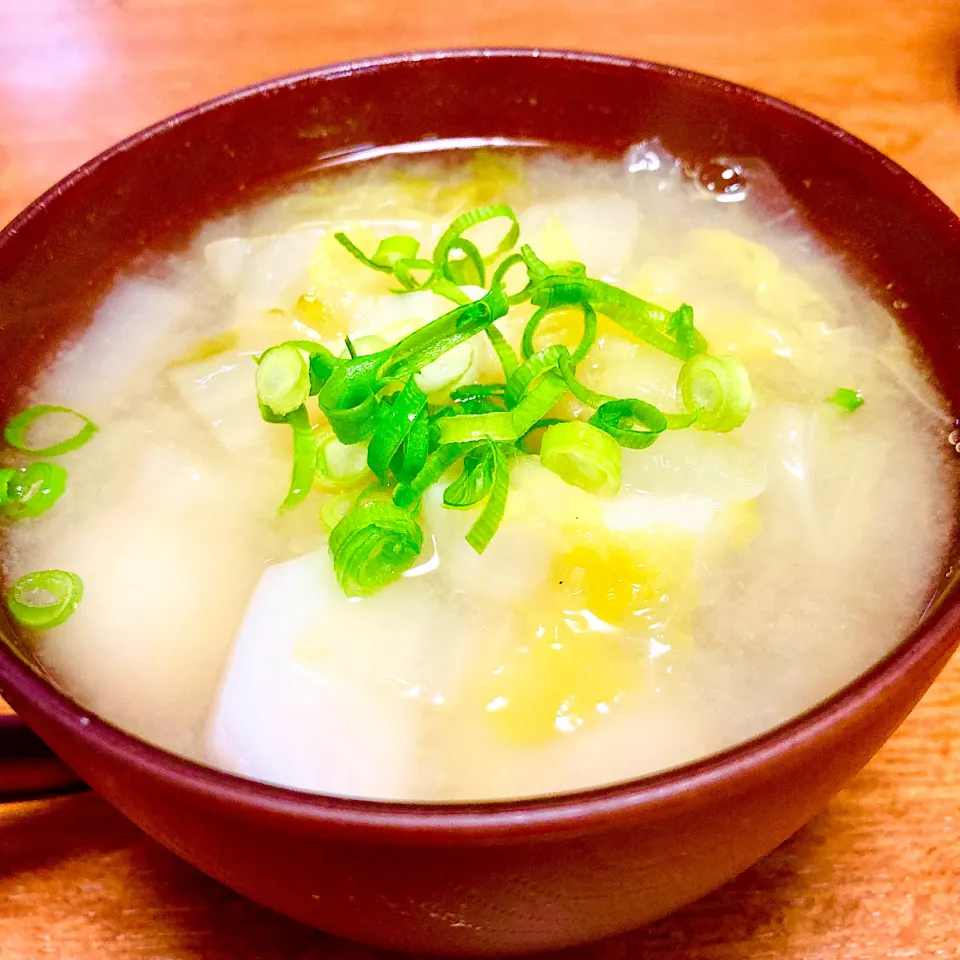 Snapdishの料理写真:白菜と里芋の具沢山味噌汁🍀トロトロ温まる！|まいりさん