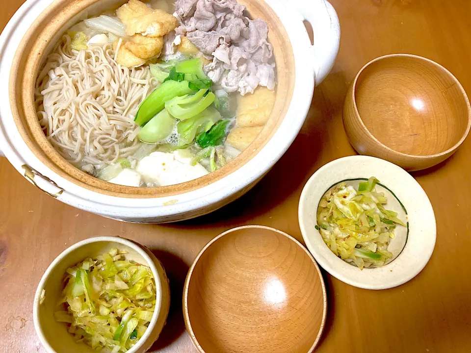 豚しゃぶ鍋🍲、キャベツのマリネ|さくたえさん