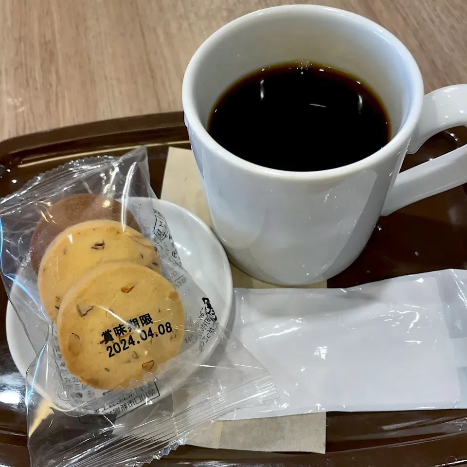 Snapdishの料理写真:ブレンドコーヒーとクッキー|T. Wonderさん