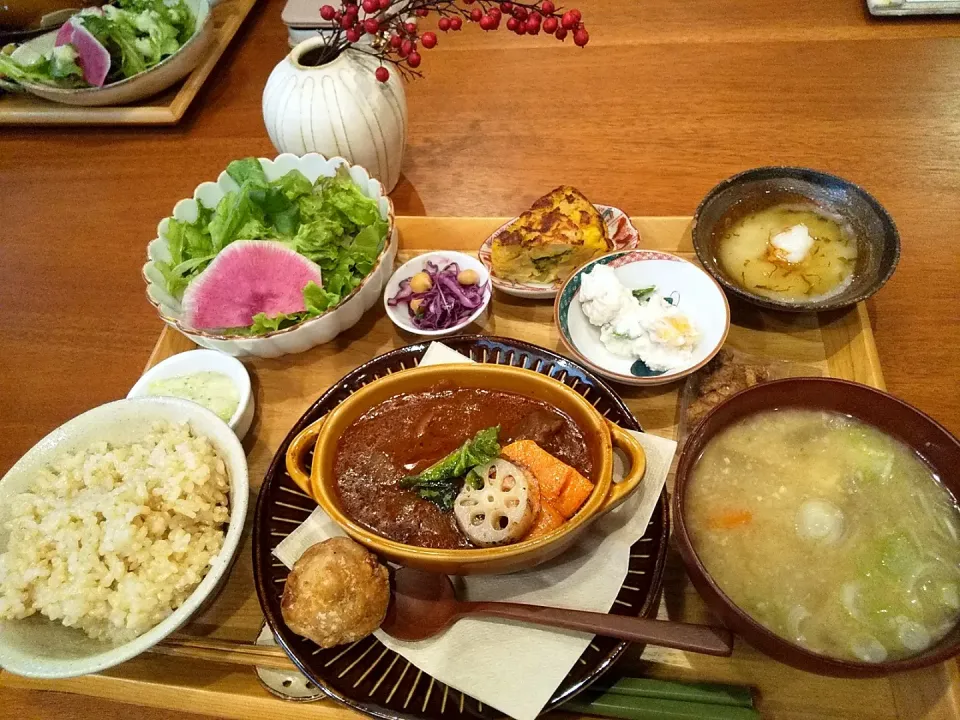 発酵食ランチ🍚
粕汁と牛の赤ワイン煮込み❤️
癒された〰️(*´Д`)|さくらんぼさん