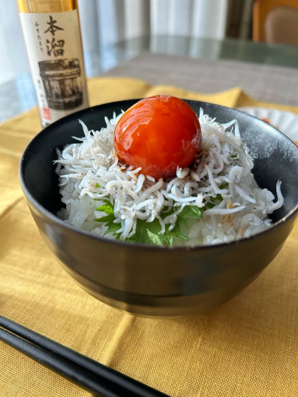 【食卓を紡ぐおたより便】みそたまり漬け冷凍卵 de しらす丼|まなまな♡さん