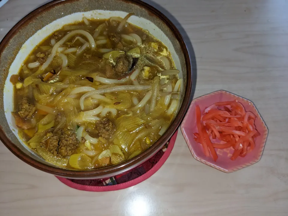 2024/01/28の食事メニュー
カレー饂飩
・市販の冷凍饂飩麺
・出汁ベース（冷凍保存した牛豚ひき肉）
・カレーベース（クミンシード＋赤缶＋＋ターメリック＋一味＋スペイン産大蒜＋サラダ油＋長葱）
・市販の紅生姜|Tarou  Masayukiさん