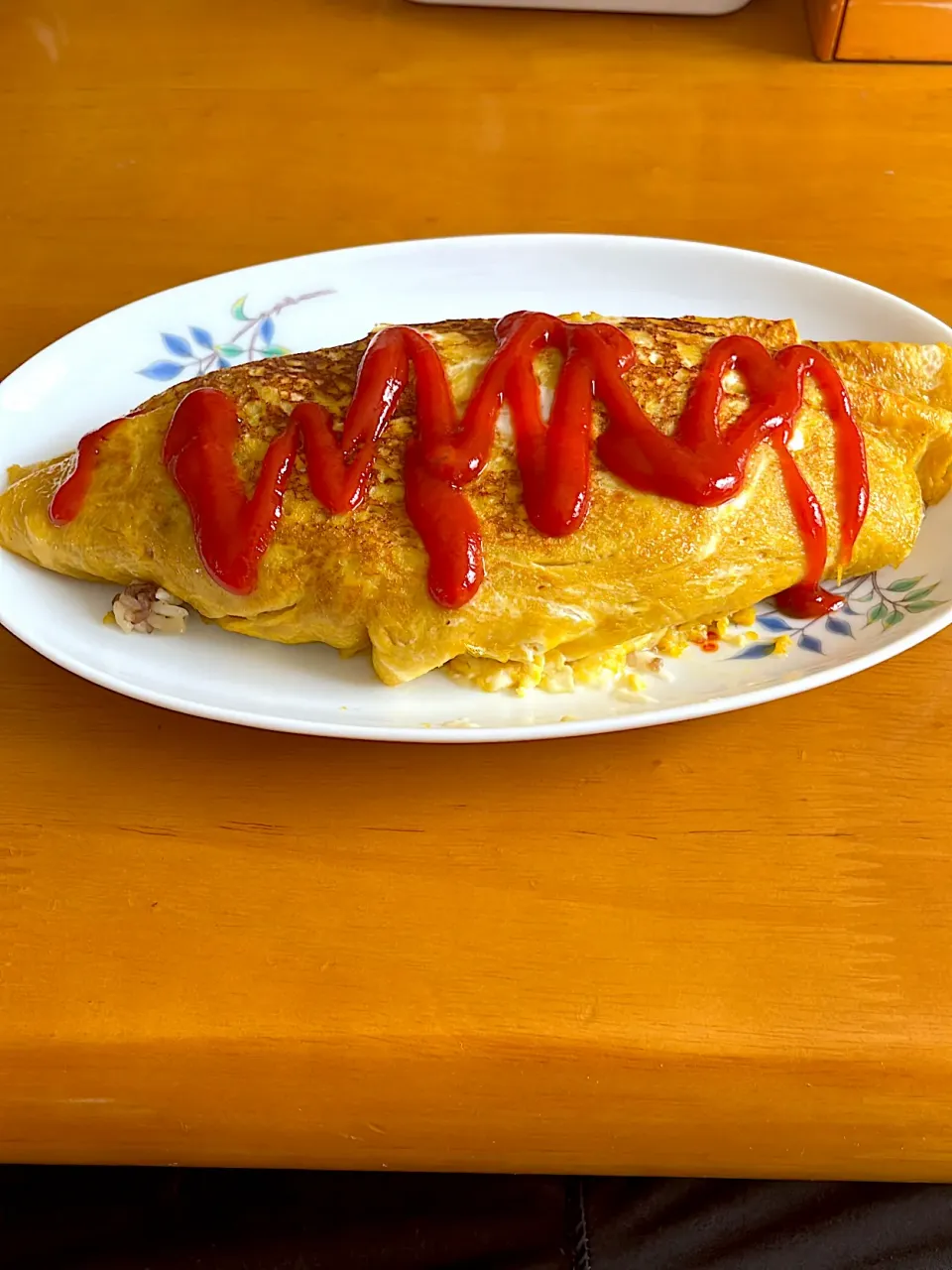 チキンライスでは無いものを入れたオムライス|さかもっつさん