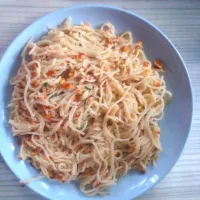 spaghetti in peanut butter sauce & peanuts|vickinnsさん