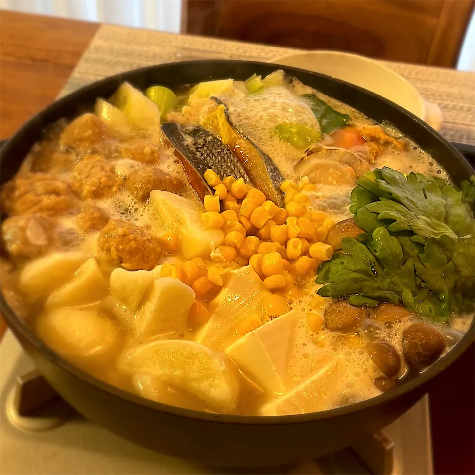 Snapdishの料理写真:石狩鍋🥘|𓇼 Ⓢ Ⓗ Ⓘ Ⓝ Ⓞ Ⓑ Ⓤ 𓇼さん