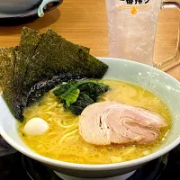 豚骨醤油ラーメン🍜