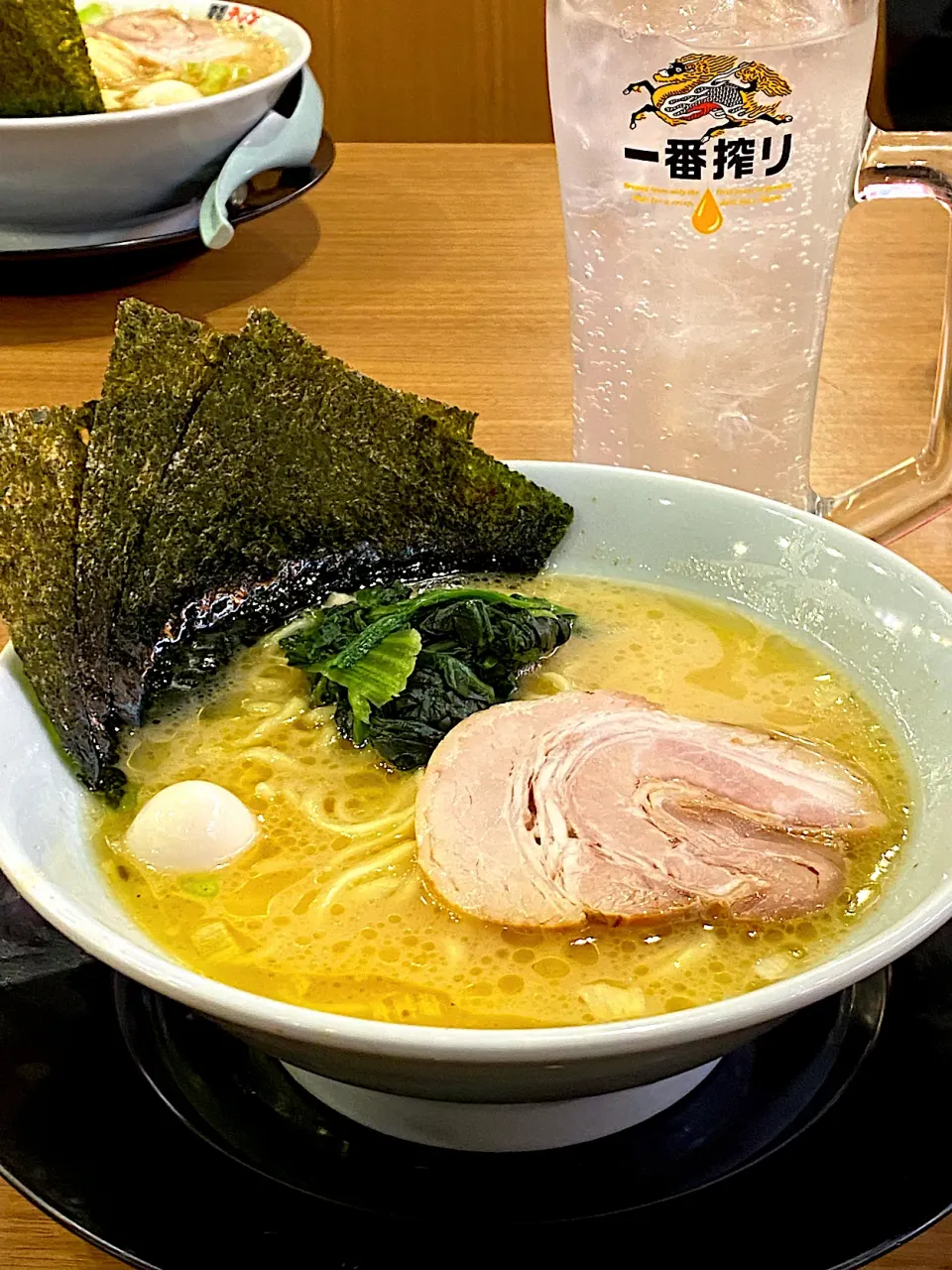 Snapdishの料理写真:豚骨醤油ラーメン🍜|Chiharϋnさん