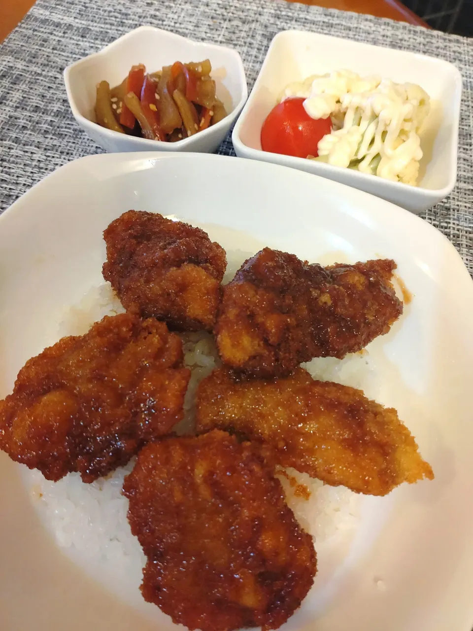 Snapdishの料理写真:☆ソースカツ丼
☆ヤーコンきんぴら
☆カリフローレ＆ミニトマト|chikakoさん