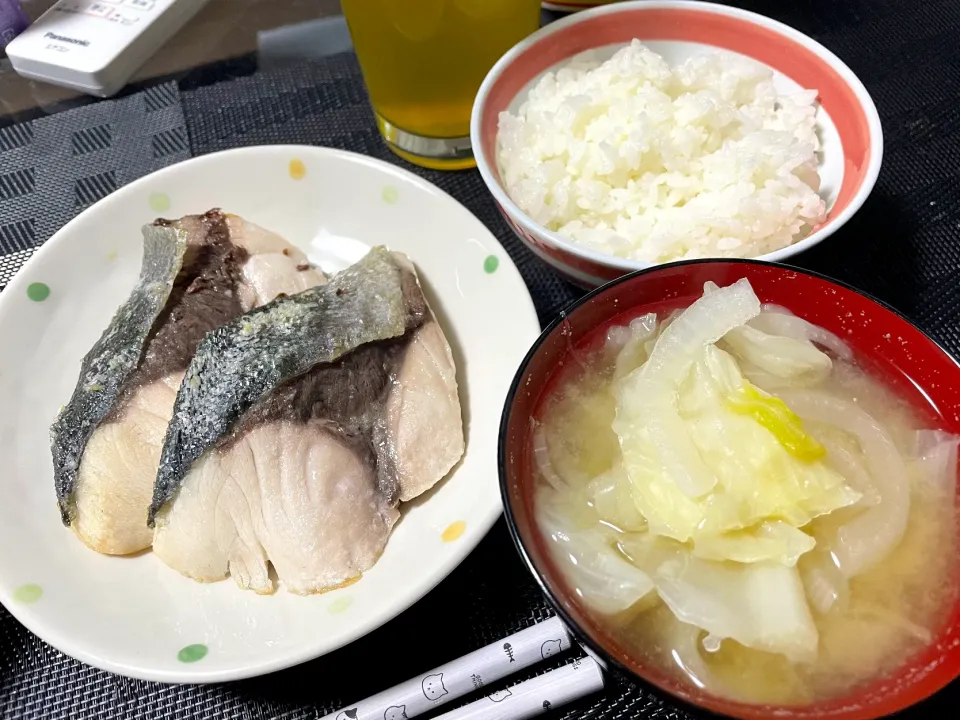 [ブリの塩焼き]と[キャベツと玉ねぎのスープ]|陽 香さん