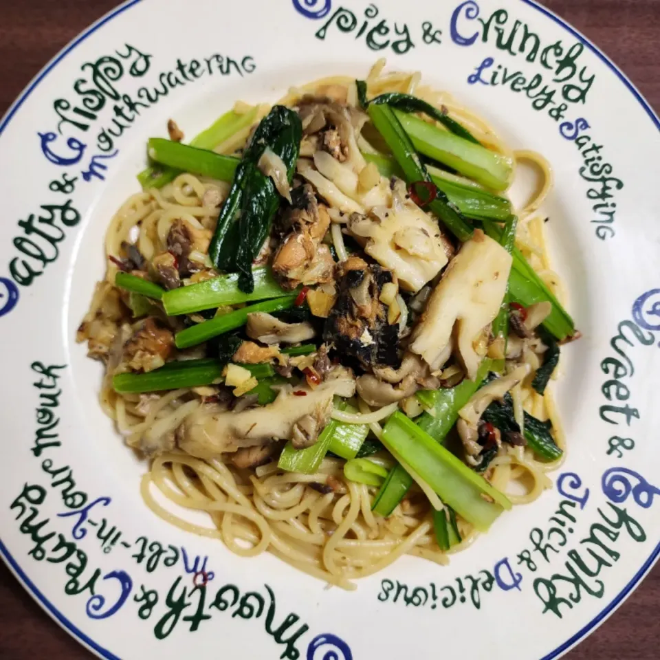 さば缶と舞茸と小松菜の和風パスタ|ひろにぃさん