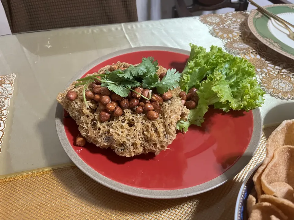 タイ🇹🇭バンコクのラプラオの友人宅でランチで食べたタイ風蟹のほぐしたフライ　カリカリしていて美味しい　辛くない　どんどんビール🍺が進む|Mikoshiba Kazutoshiさん