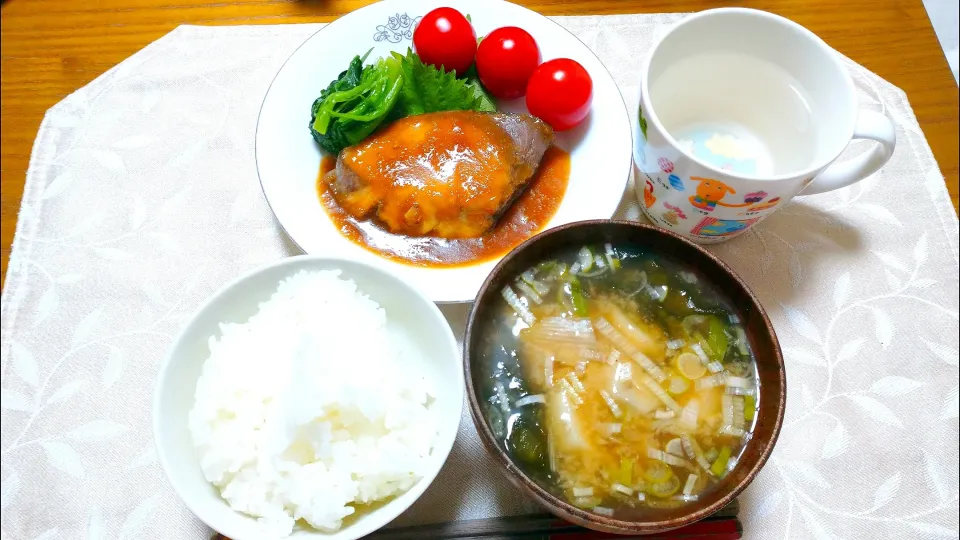 Snapdishの料理写真:1/27の夕食
鰤の照り焼き
里芋の味噌汁|卯月さん