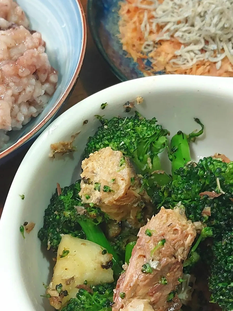 きつねさん、ひとりご飯さん、料理から
ランチ😋🙆

サバ缶ガーリック炒め
おかかちりめんじゃこ
小豆かゆ|🐧ペンギン2さん