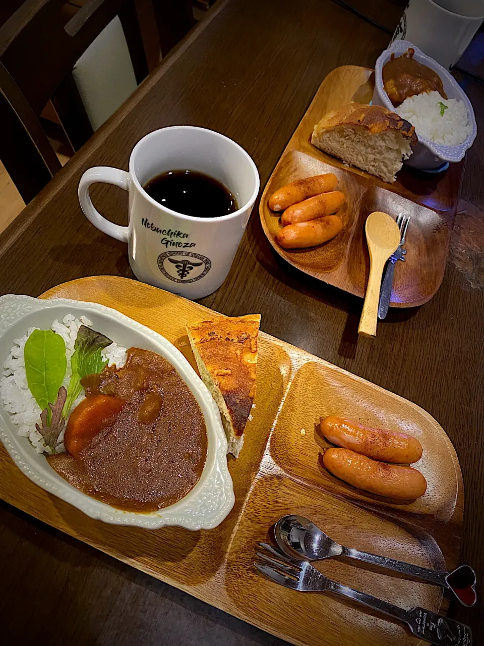 ビーフカレー　フォカッチャ　焼きソーセージ　コーヒー|ch＊K*∀o(^^*)♪さん