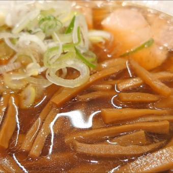 【1956年創業】
中華そば 共楽
竹の子そば (葱...