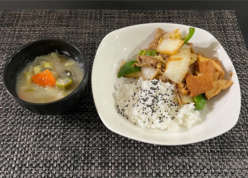 Snapdishの料理写真:【本日の夕食】白菜の回鍋肉風、具沢山味噌汁|まひるさん