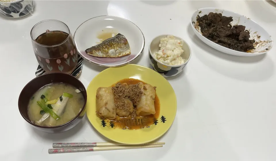 晩御飯☆ロールキャベツ☆鯖の塩焼き☆鶏肝のタレ焼き☆マカロニポテトサラダ☆みそ汁（白菜・しめじ・ほうれん草）|Saharaさん