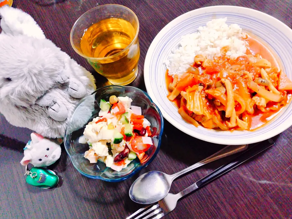 豚ヒレ肉と野菜のトマト煮、押し麦ご飯、チョップドサラダ|サトリさん