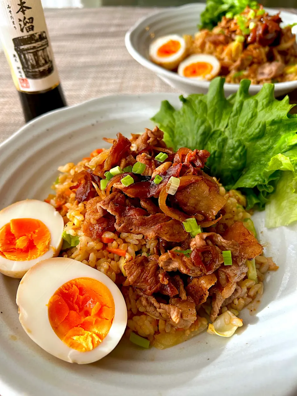 【食卓を紡ぐおたより便】みそたまり de 豚焼き乗せチャーハン|まなまな♡さん