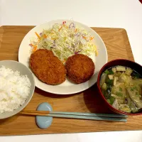 Snapdishの料理写真:メンチカツとコロッケ定食|あんぷち🍎さん