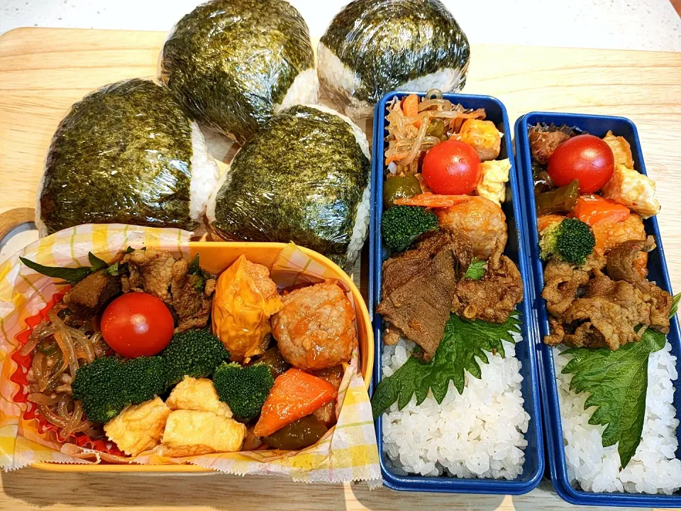 Snapdishの料理写真:長男弁当&おにぎり、次男おにぎり弁当|tamagomagomagoさん