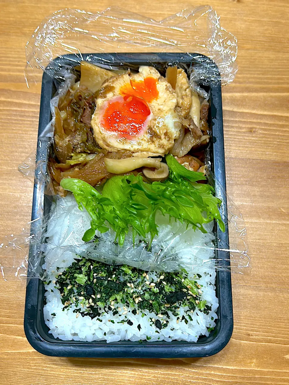 Snapdishの料理写真:すき焼きの次の日のお弁当🍱です。|地蔵菩薩さん