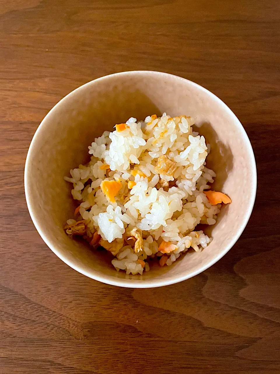 炊飯器で鮭の炊き込みご飯|みーぬさん