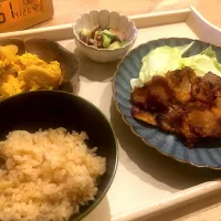 Snapdishの料理写真:豚肉ソテー❁タコとキュウリのマリネ❁チクワと玉ねぎの卵とじ|なんぷぅさん