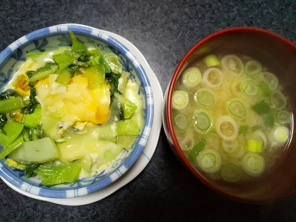 ネギの味噌汁とチンゲン菜と卵のチーズ煮|由紀子さん