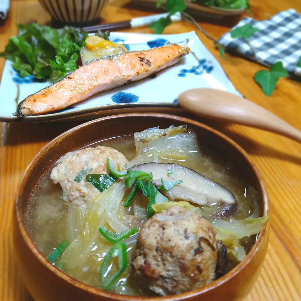 Snapdishの料理写真:肉団子入り白菜鍋風スープ🍲|とまと🍅さん