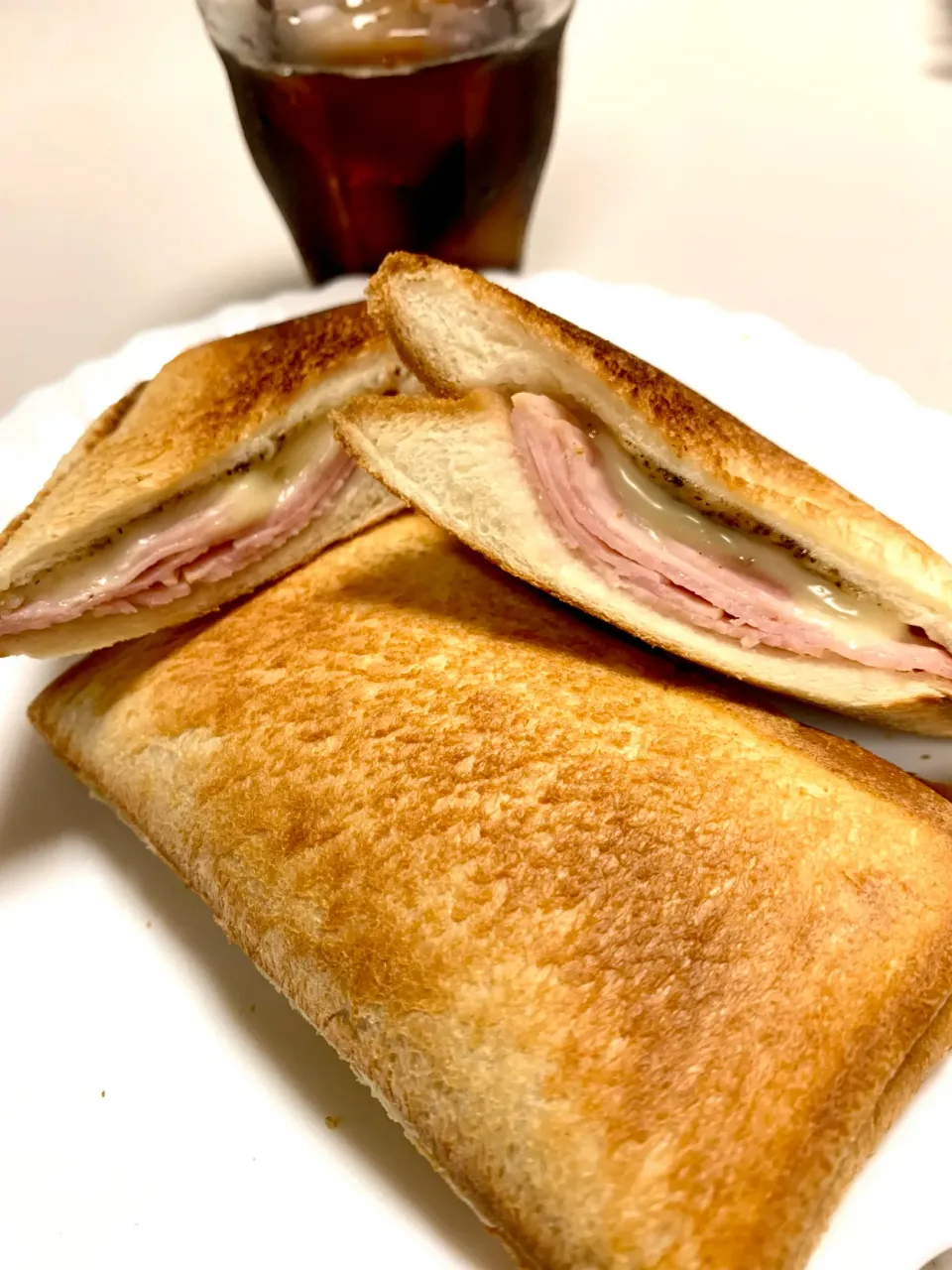 Grilled Ham and Cheese Sandwich|gonbenさん