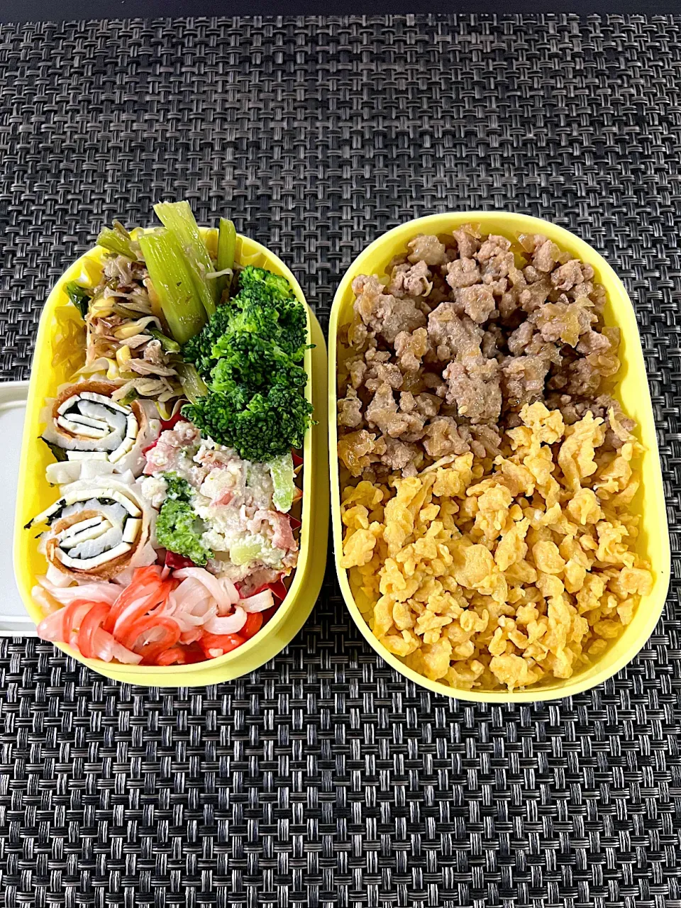 Snapdishの料理写真:【2024.1.31 本日のお弁当】二色ご飯|まひるさん